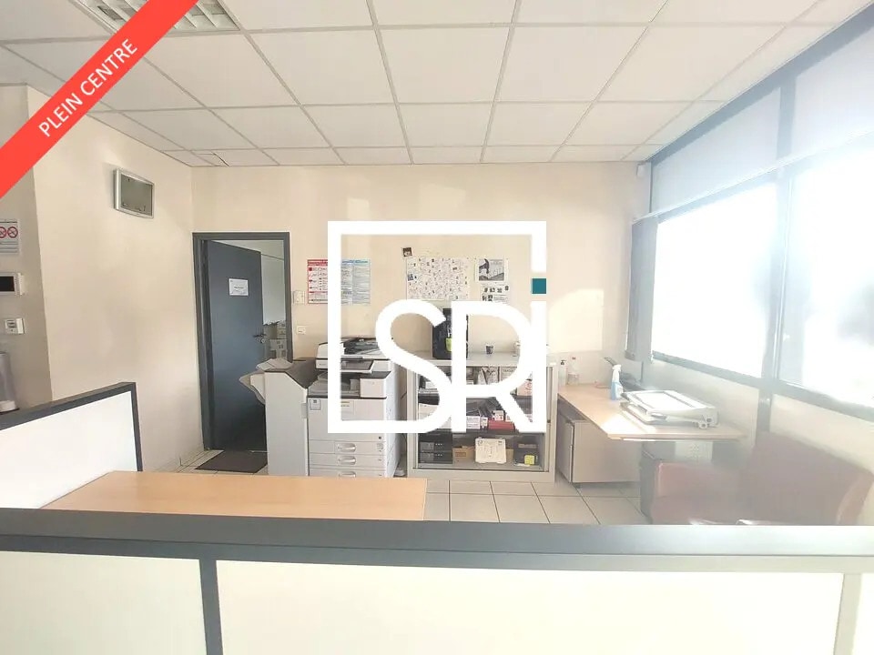 Location Local d'activités 335 m² - Photo 1