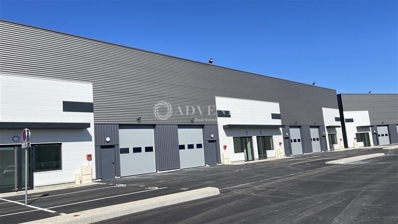 Light Industrial in Savigny-le-Temple to rent - Building Photo - Image 1 of 11