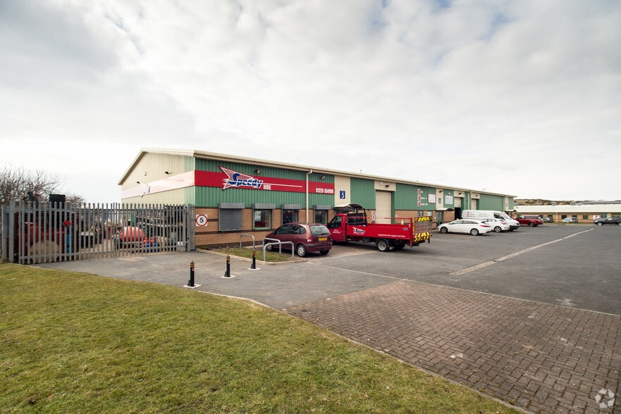 Phoenix Rd, Barrow In Furness to rent - Building Photo - Image 2 of 3