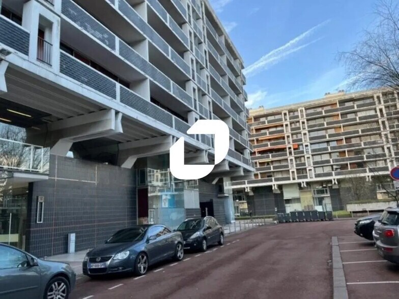 2/26 Rue Alexandre Desrousseaux, Lille for sale - Building Photo - Image 2 of 12