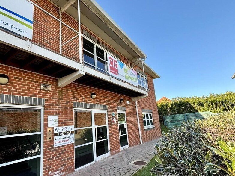 Monks Brk, Newport to rent - Building Photo - Image 1 of 12