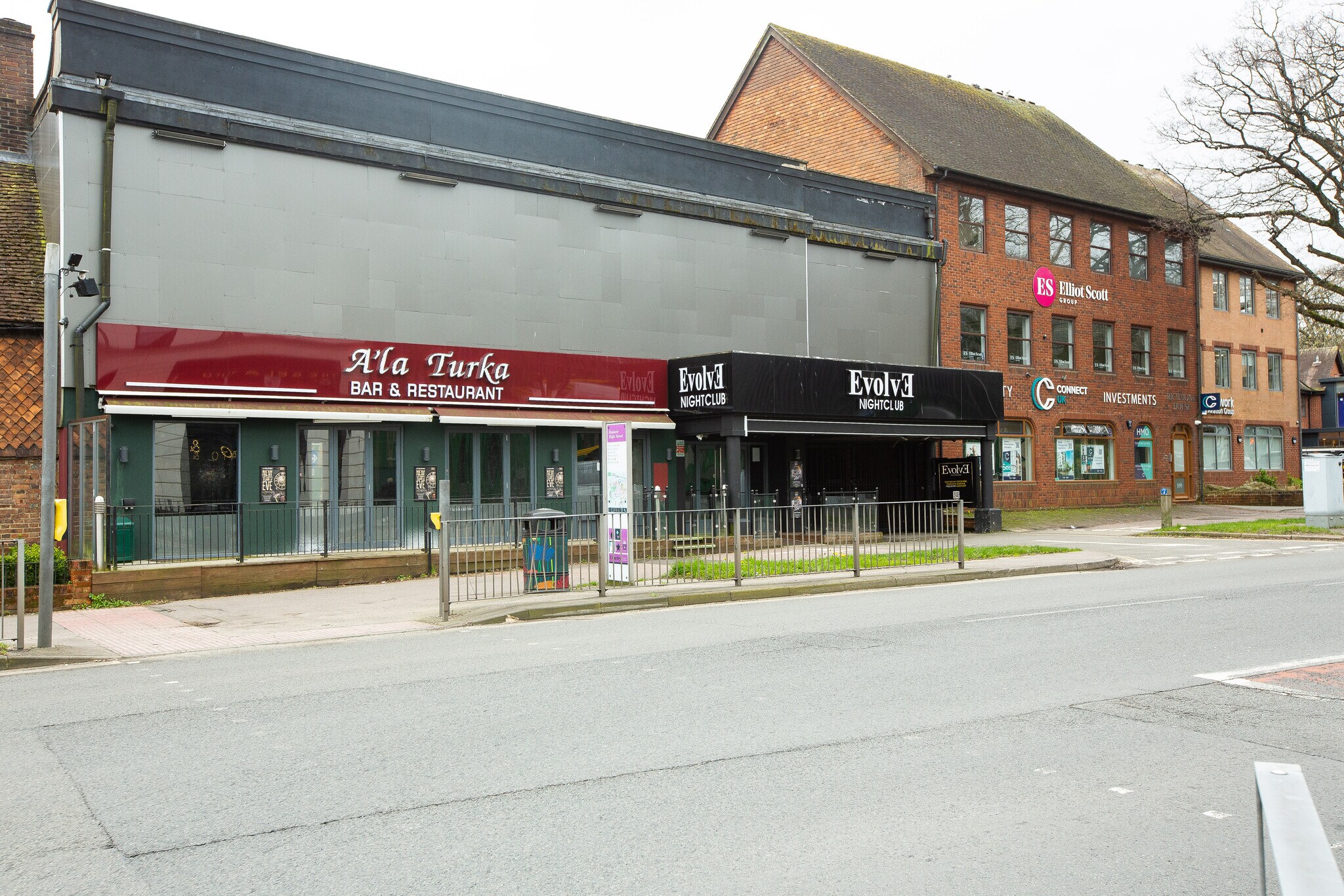 107 High St, Crawley for sale Primary Photo- Image 1 of 1