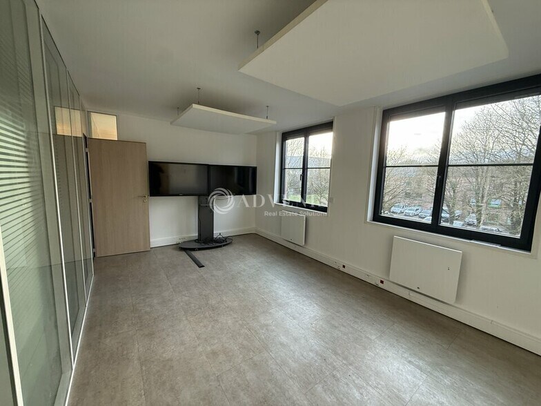 Office in Lognes to rent - Interior Photo - Image 1 of 11