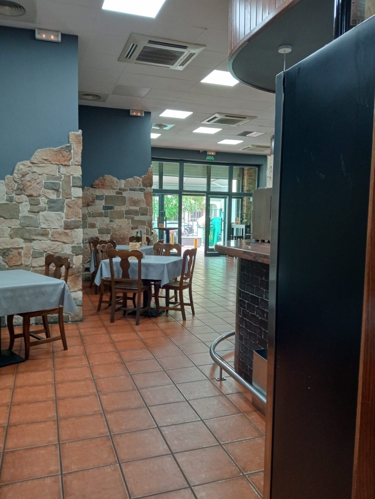 Retail in San Fernando de Henares, Madrid to rent Interior Photo- Image 1 of 6