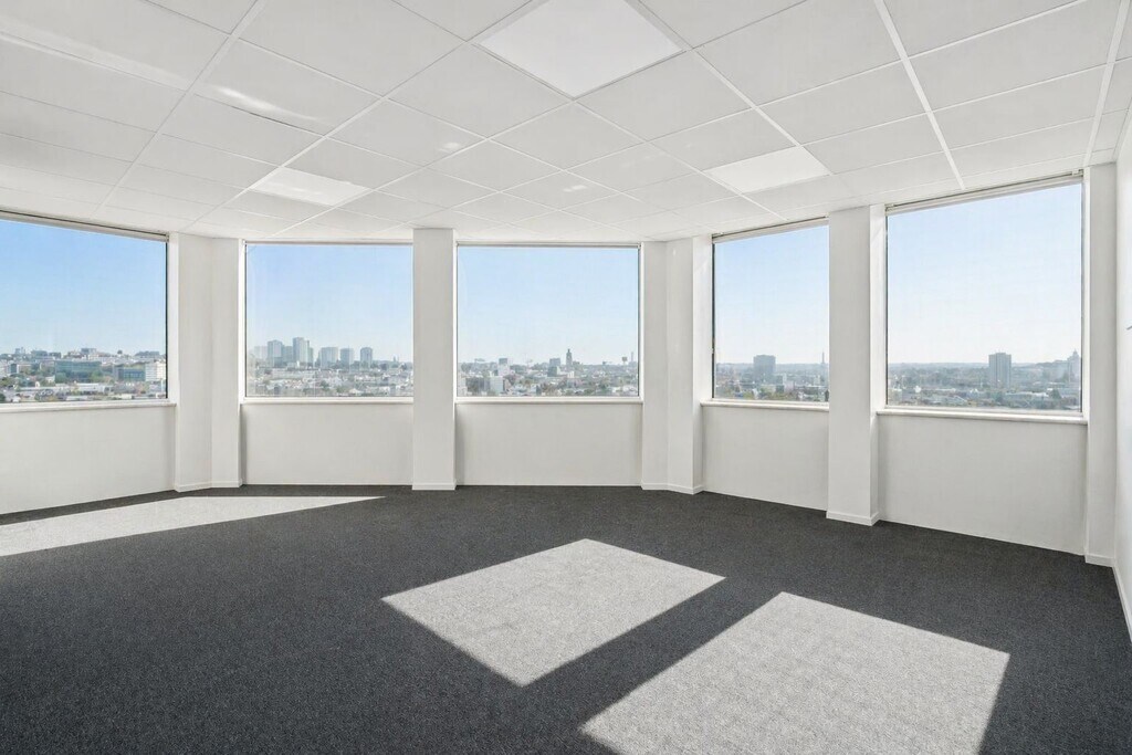 Location Bureaux 429 m² - Photo 1