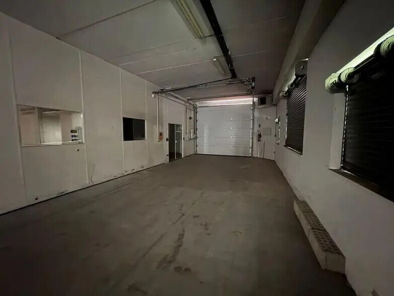 Industrial in Vitry-sur-Seine to rent - Interior Photo - Image 2 of 5