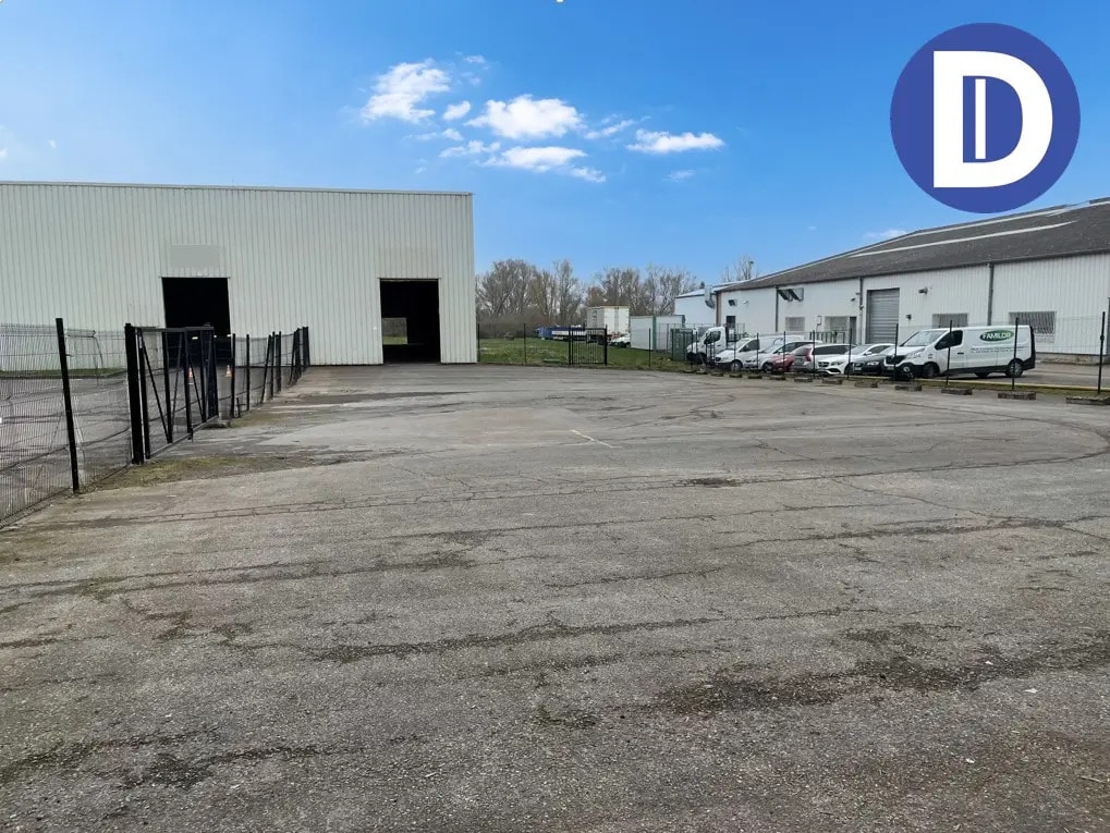 Location Local d'activités 860 m² - Photo 1