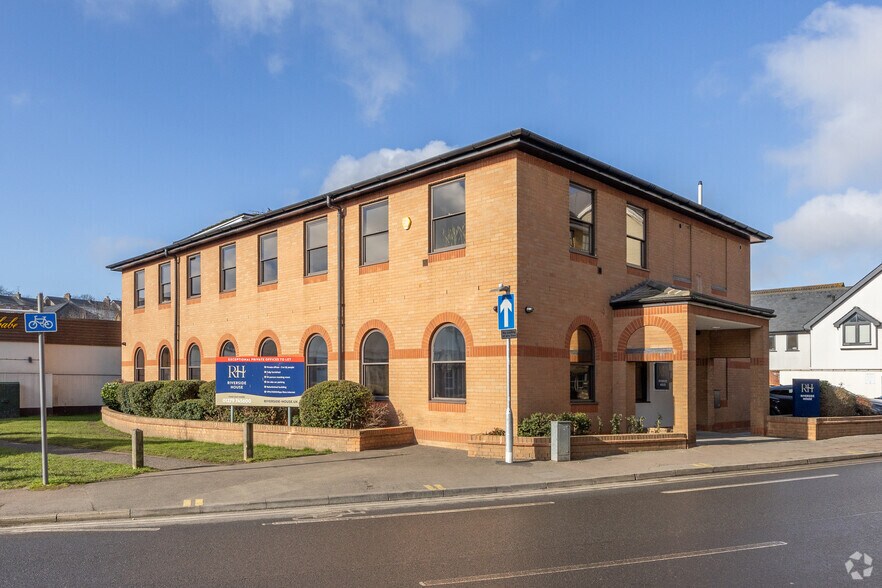 Riverside, Bishop's Stortford to rent - Building Photo - Image 1 of 4
