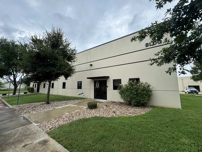 2500 NE Inner Loop, Georgetown, TX for rent - Building Photo - Image 1 of 6