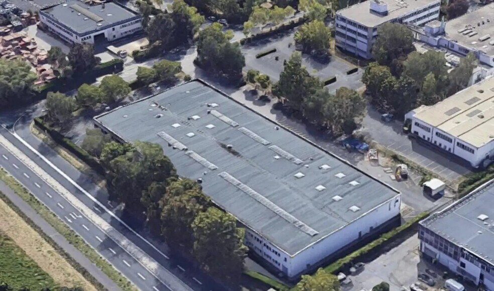 Light Industrial in Buc to rent - Building Photo - Image 3 of 6