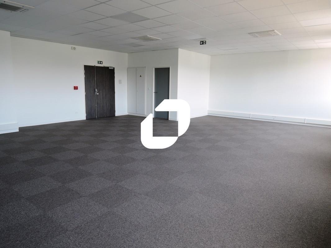 Office in Serris to rent Interior Photo- Image 1 of 5