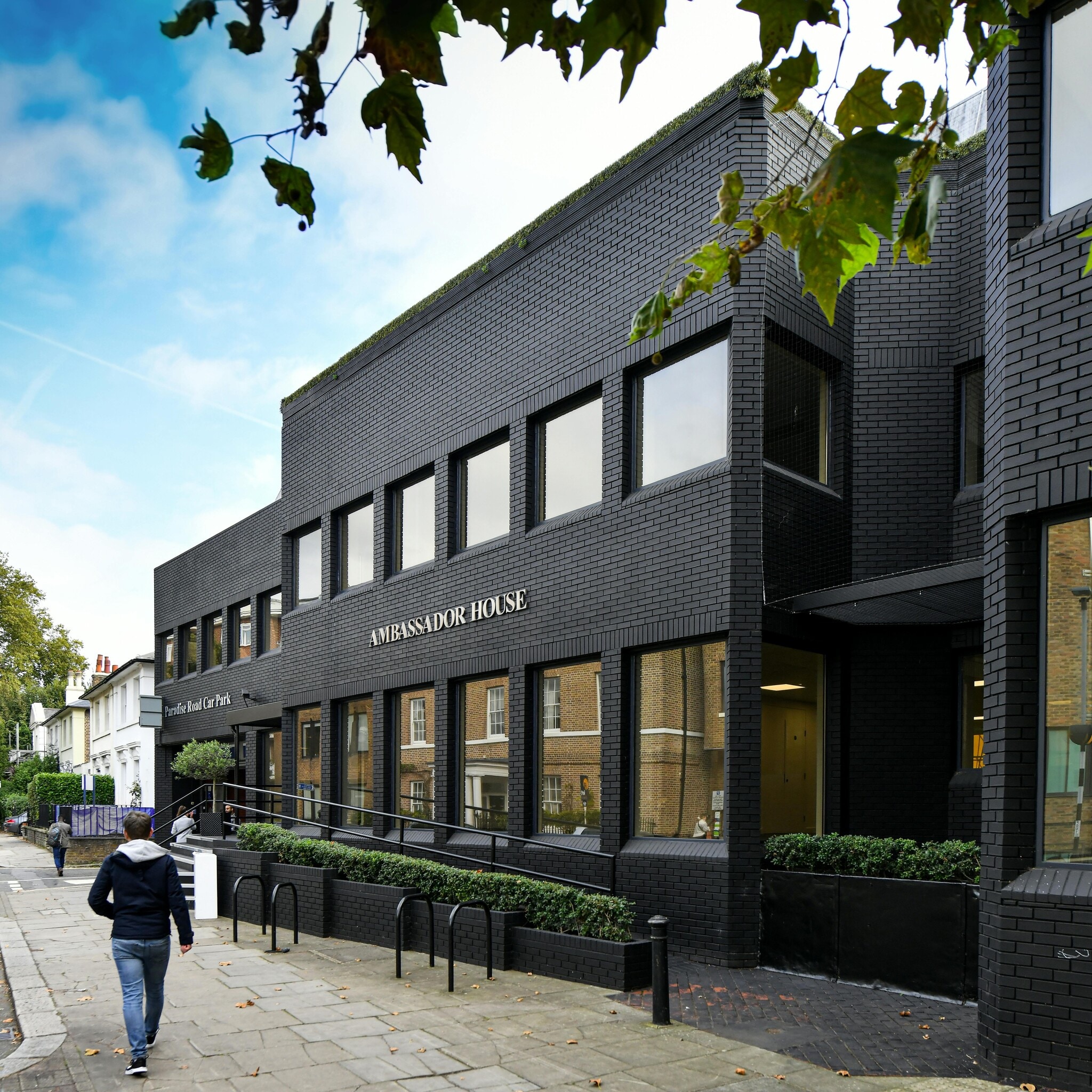 Paradise Rd, Richmond to rent Building Photo- Image 1 of 5