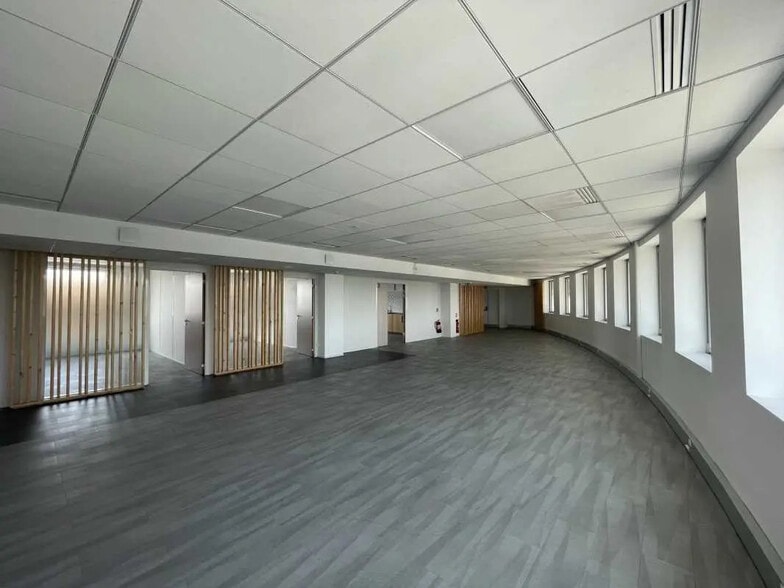 Office in Ivry-sur-Seine to rent - Interior Photo - Image 3 of 18