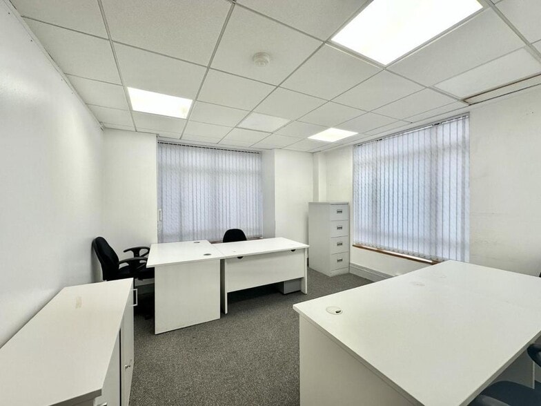 460-464 Uxbridge Rd, Hayes to rent - Interior Photo - Image 2 of 29