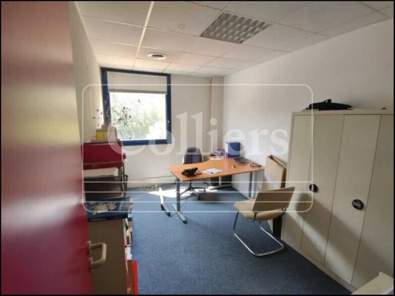 Office in Aix-en-Provence to rent - Interior Photo - Image 2 of 7