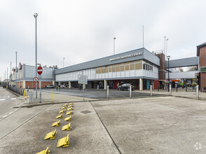 Barton Rd, Manchester for rent Primary Photo- Image 1 of 16