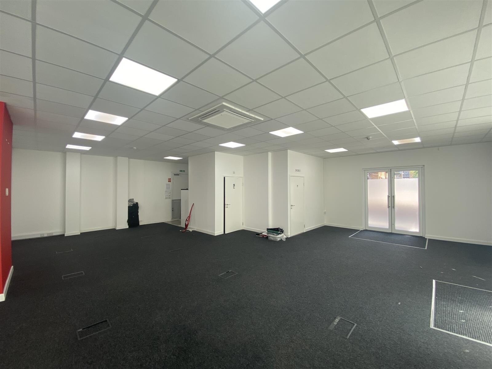 Plough Way, London to rent Interior Photo- Image 1 of 2