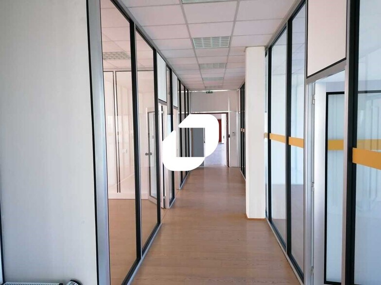Office in Bezons to rent - Interior Photo - Image 3 of 5