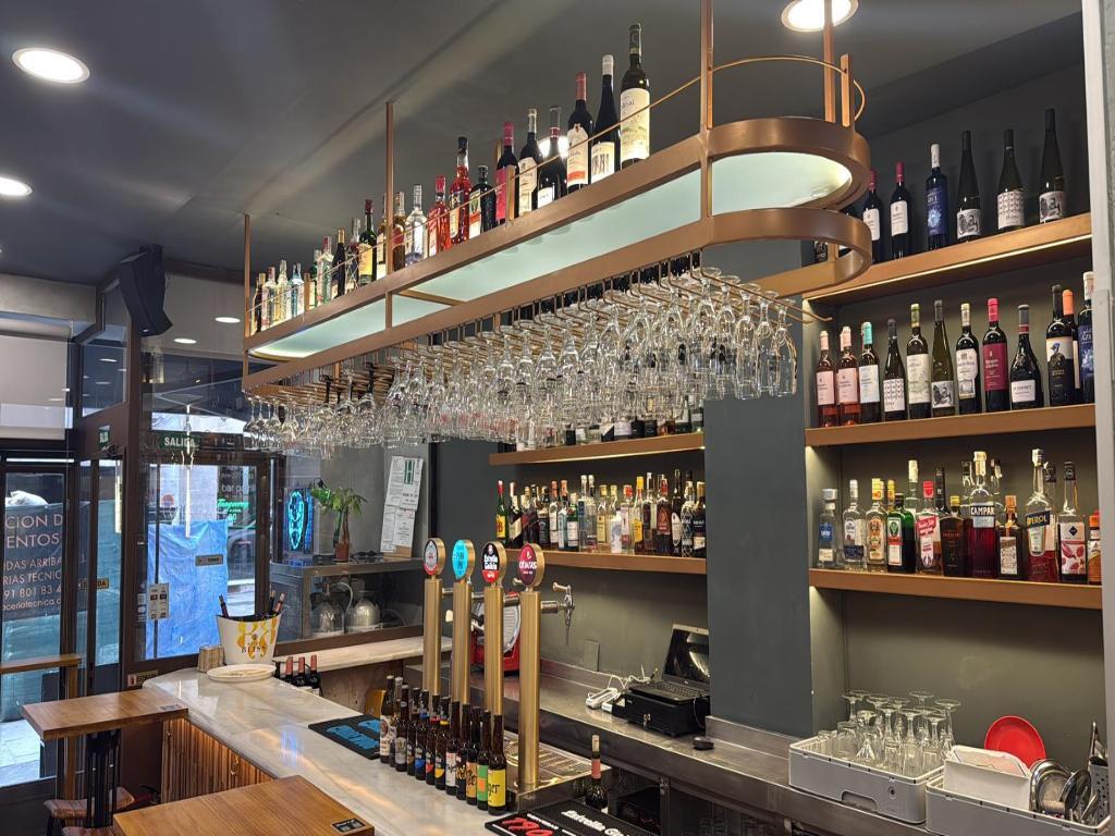 Retail in Madrid, Madrid to rent Building Photo- Image 1 of 7