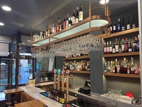 Retail in Madrid, Madrid to rent Building Photo- Image 1 of 7