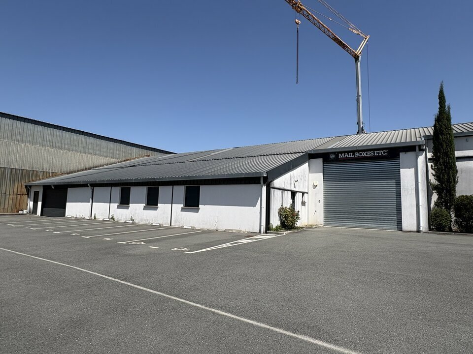 Location Local d'activités 280 m² - Photo 1
