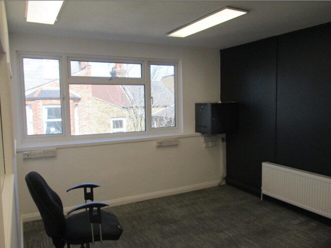 Bedford Rd, London to rent Interior Photo- Image 1 of 6