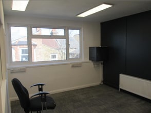 Bedford Rd, London to rent Interior Photo- Image 1 of 6