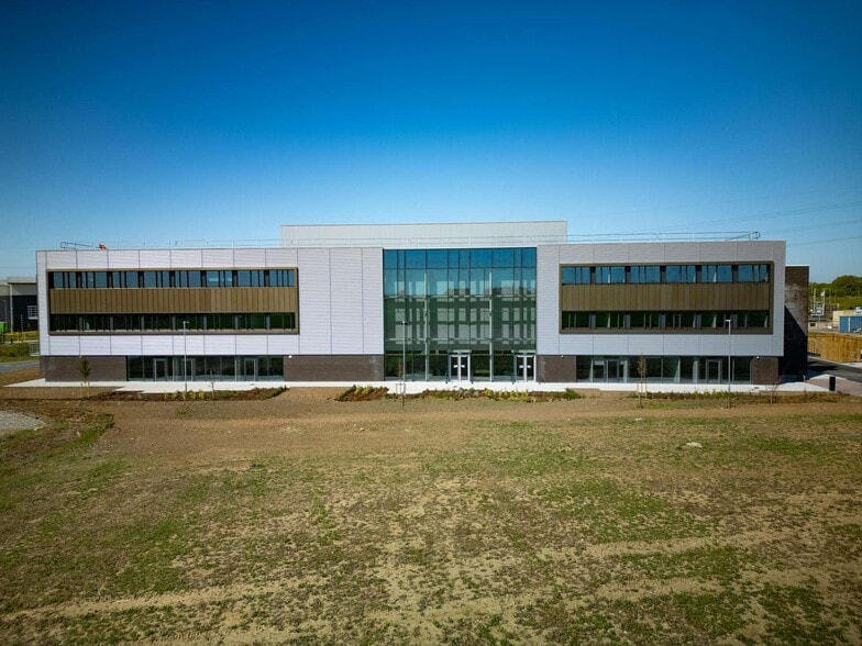 Office in Gateway Blvd, Stowmarket to rent - Building Photo - Image 2 of 2