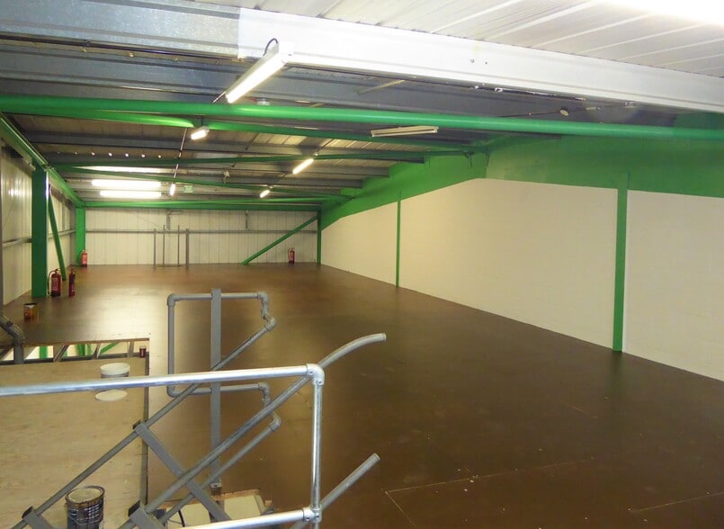 Kiln Ln, Epsom to rent - Interior Photo - Image 2 of 4