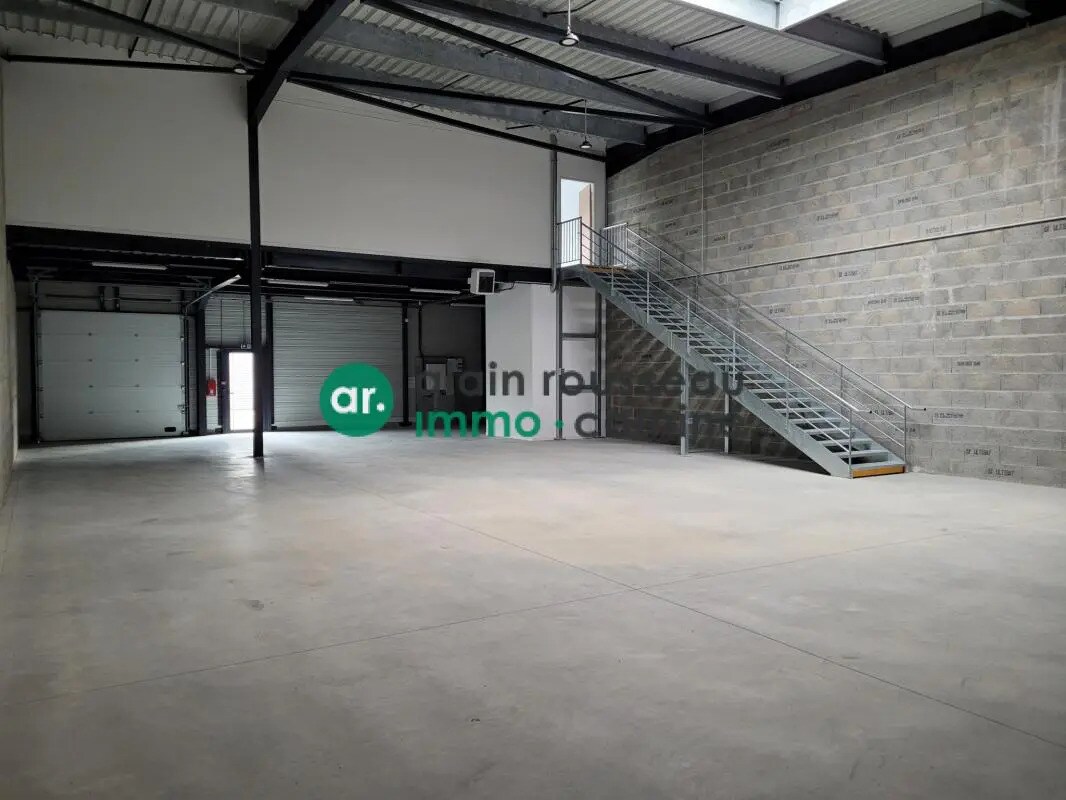 Light Industrial in Saint-Herblain to rent Interior Photo- Image 1 of 7