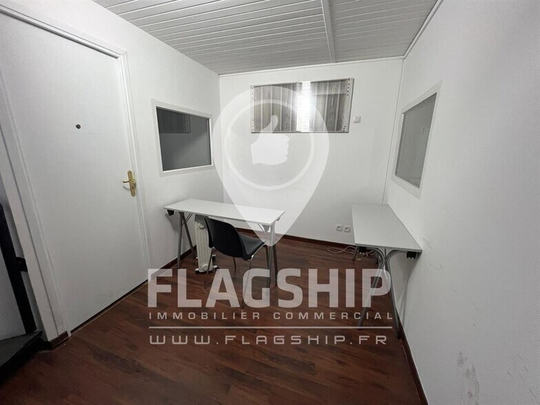 Retail in Charenton-le-Pont to rent - Interior Photo - Image 3 of 10