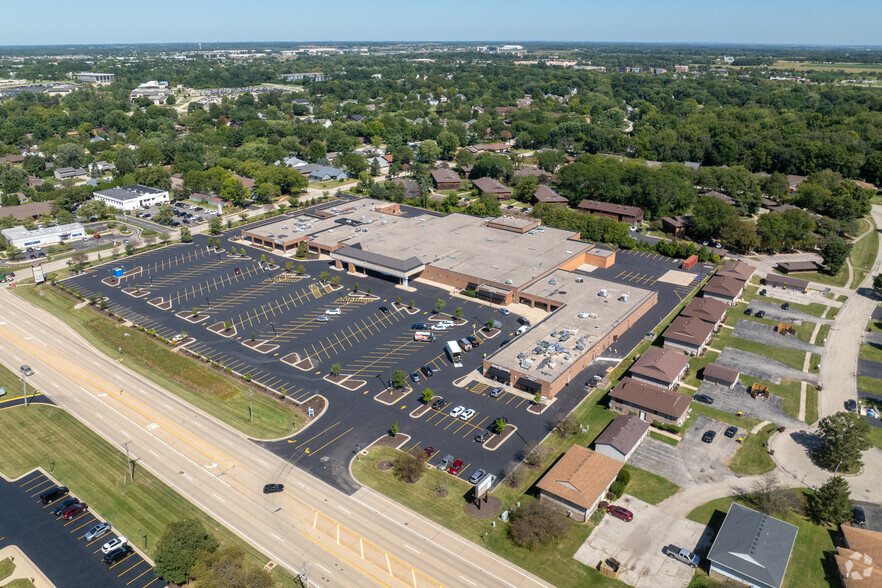 2579-2601 Mulford Rd N, Rockford, IL for rent - Building Photo - Image 1 of 27