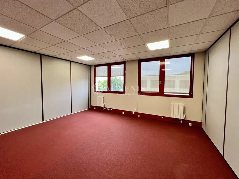 Office in Cergy to rent - Interior Photo - Image 2 of 7