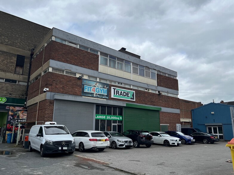309-315 Hessle Rd, Hull to rent - Building Photo - Image 2 of 2