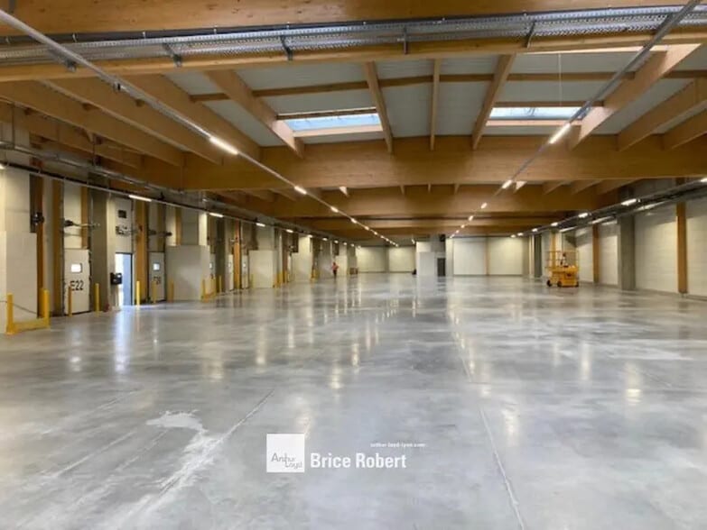 Industrial in Corbas to rent - Interior Photo - Image 2 of 10