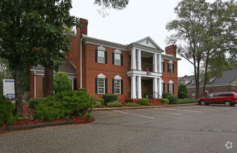 1921 Capital Cir NE, Tallahassee, FL for rent Building Photo- Image 1 of 5