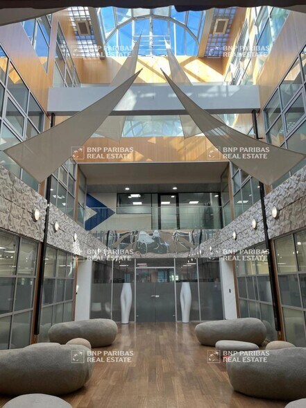 Office in Boulogne-Billancourt to rent - Building Photo - Image 2 of 8