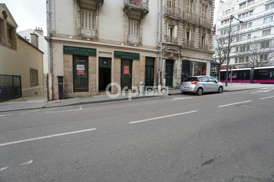 Office in Dijon to rent - Building Photo - Image 1 of 7