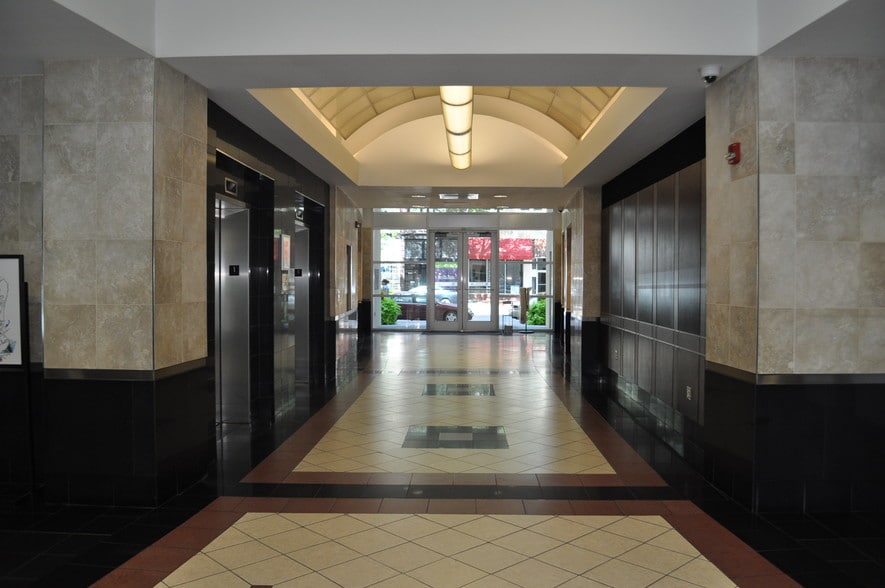 201 Hay St, Fayetteville, NC to rent - Interior Photo - Image 3 of 31