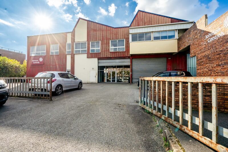 Light Industrial in Noisiel to rent Building Photo- Image 1 of 7