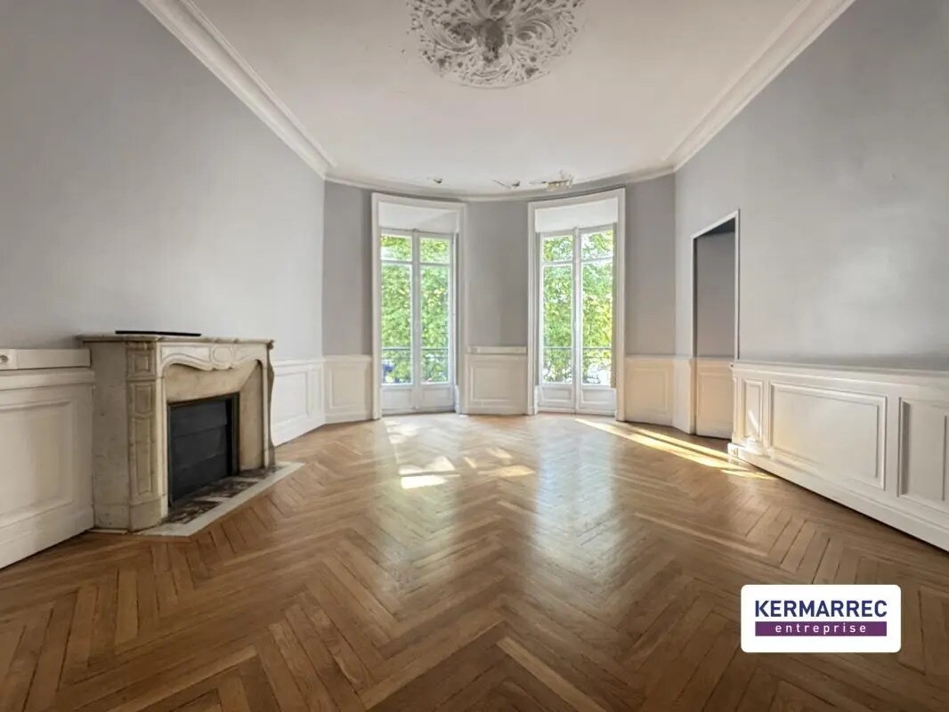 Office in Nantes for sale Interior Photo- Image 1 of 6