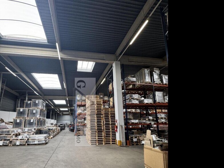 Industrial in Wissous to rent - Interior Photo - Image 3 of 4