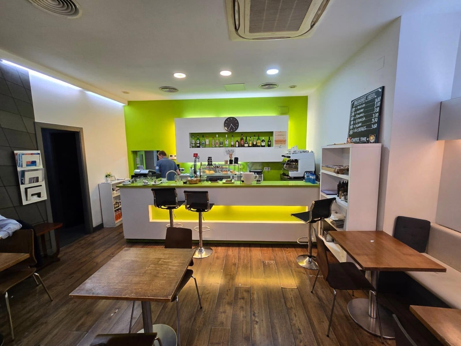 Retail in Barcelona, Barcelona to rent Interior Photo- Image 1 of 12