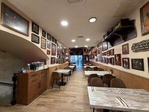 Retail in Barcelona, Barcelona to rent Interior Photo- Image 2 of 11