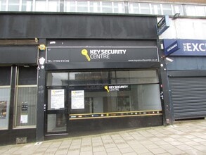 6 George St W, Luton to rent Building Photo- Image 2 of 13