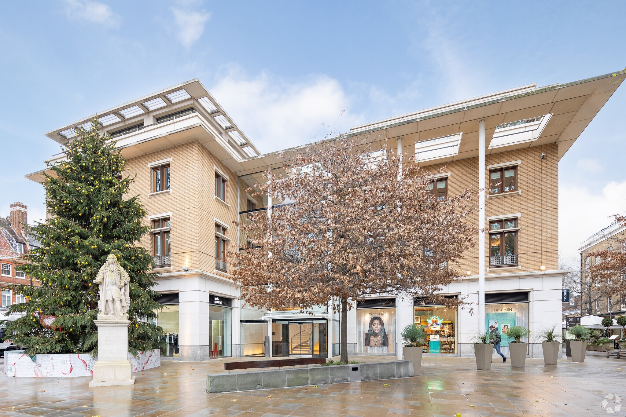 10-24 Duke Of York Sq, London for sale Primary Photo- Image 1 of 1