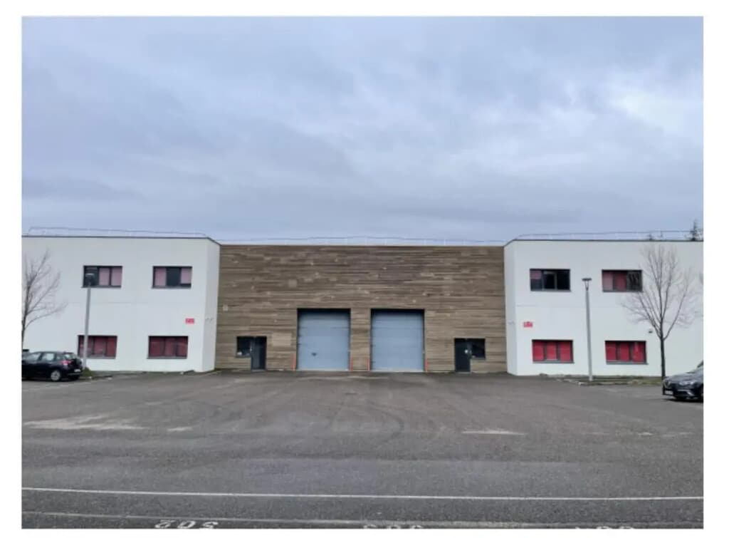 Location Local d'activités 1 990 m² - Photo 1