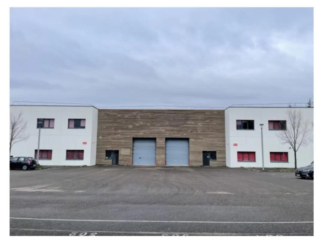 Light Industrial in Saint-Priest to rent Building Photo- Image 1 of 12
