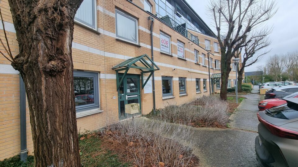 14 B Avenue Du Centaure, Cergy to rent Building Photo- Image 1 of 15