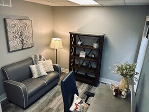 7115 Kentwell Ln, Lincoln, NE to rent Interior Photo- Image 1 of 3